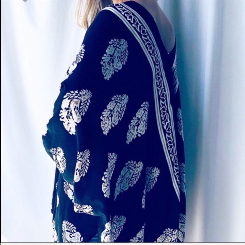 Coco and Black Boho Style Kimono Blouse - Picture 4 of 6